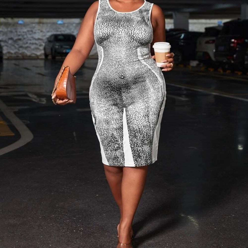 SHEIN SXY Plus Figure Graphic Bodycon Dress